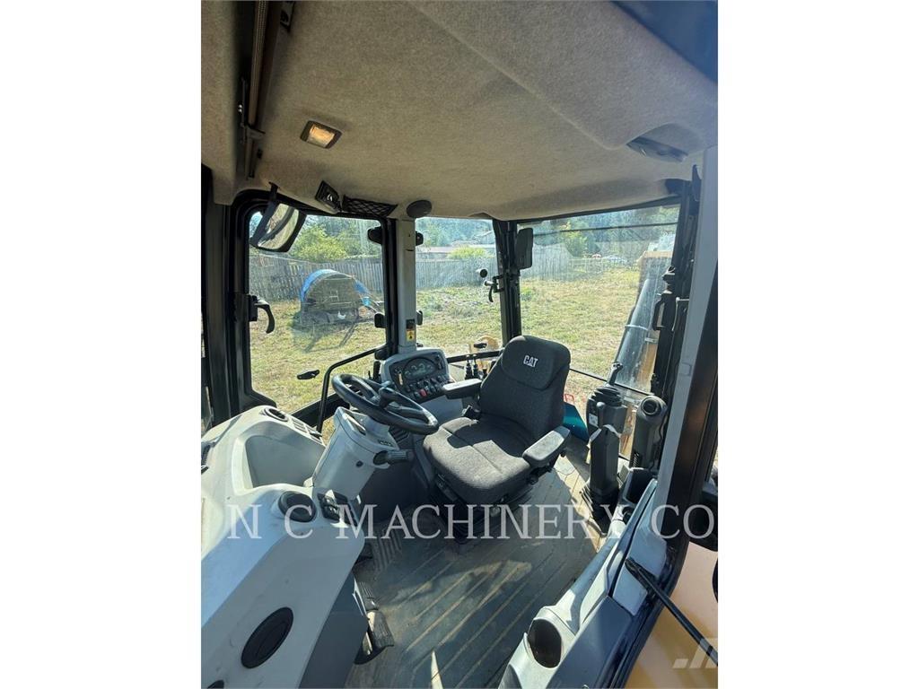 CAT 420F Rýpadlo-nakladače