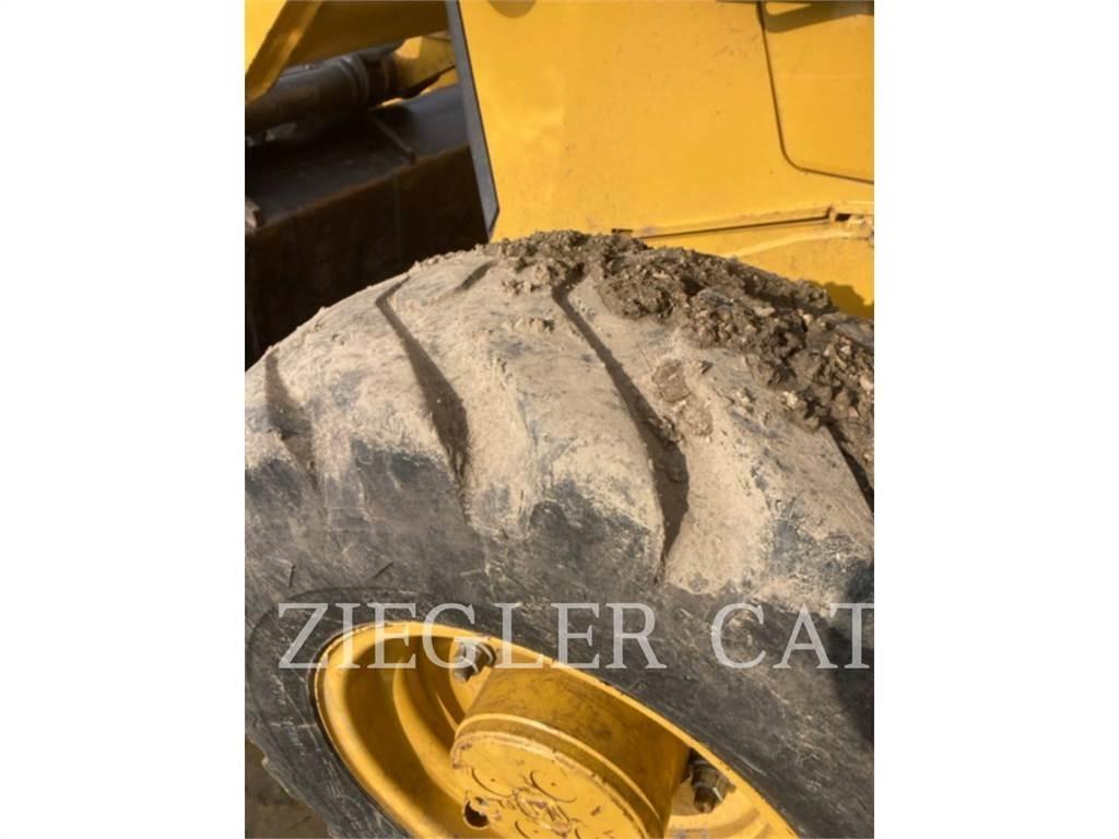 CAT 420F2 Rýpadlo-nakladače