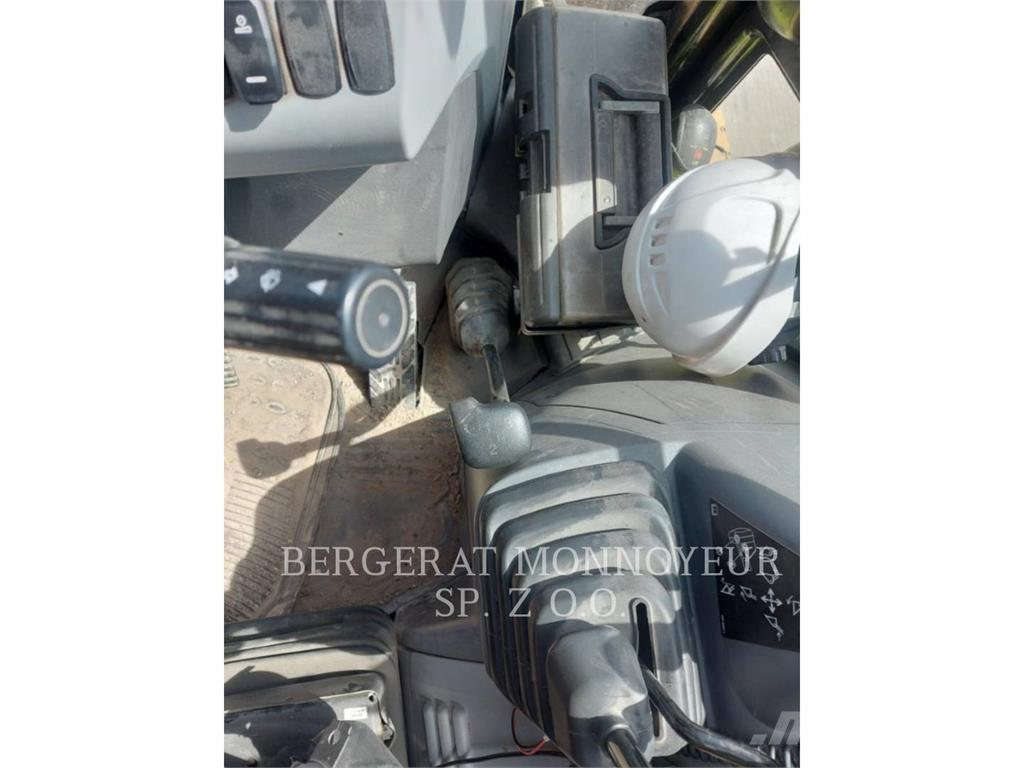 CAT 428 Rýpadlo-nakladače