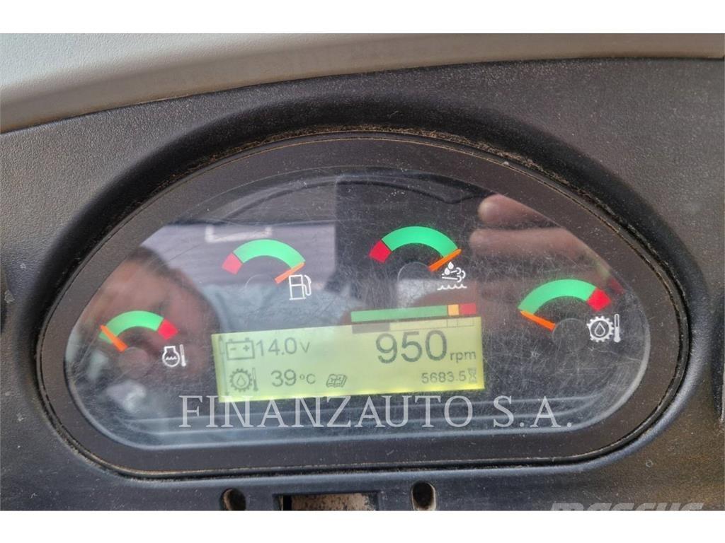 CAT 428F2 Rýpadlo-nakladače