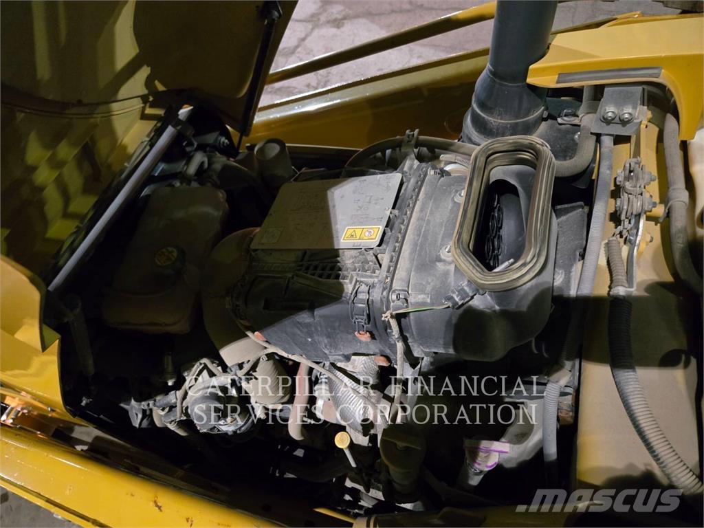 CAT 430 07A Rýpadlo-nakladače