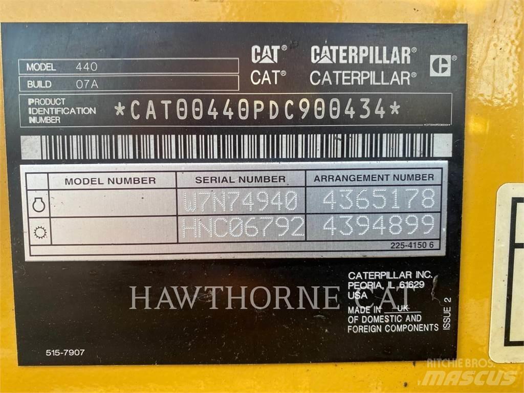 CAT 440 Rýpadlo-nakladače