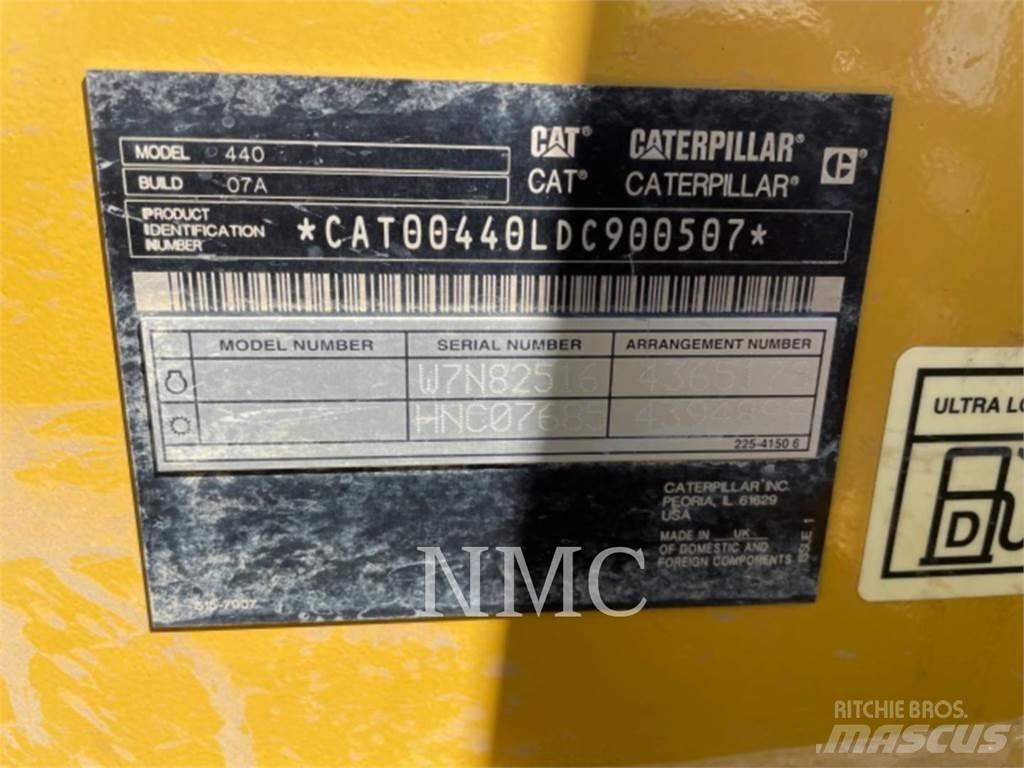 CAT 440 Rýpadlo-nakladače
