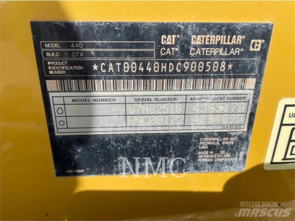 CAT 440 Rýpadlo-nakladače
