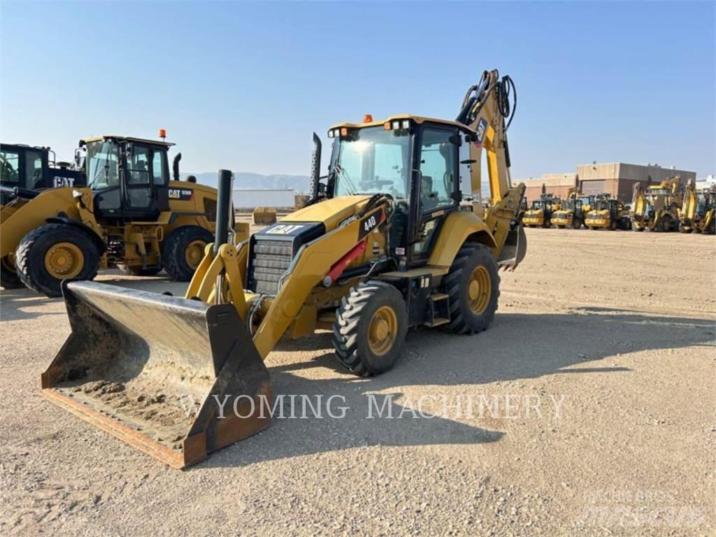 CAT 440 Rýpadlo-nakladače