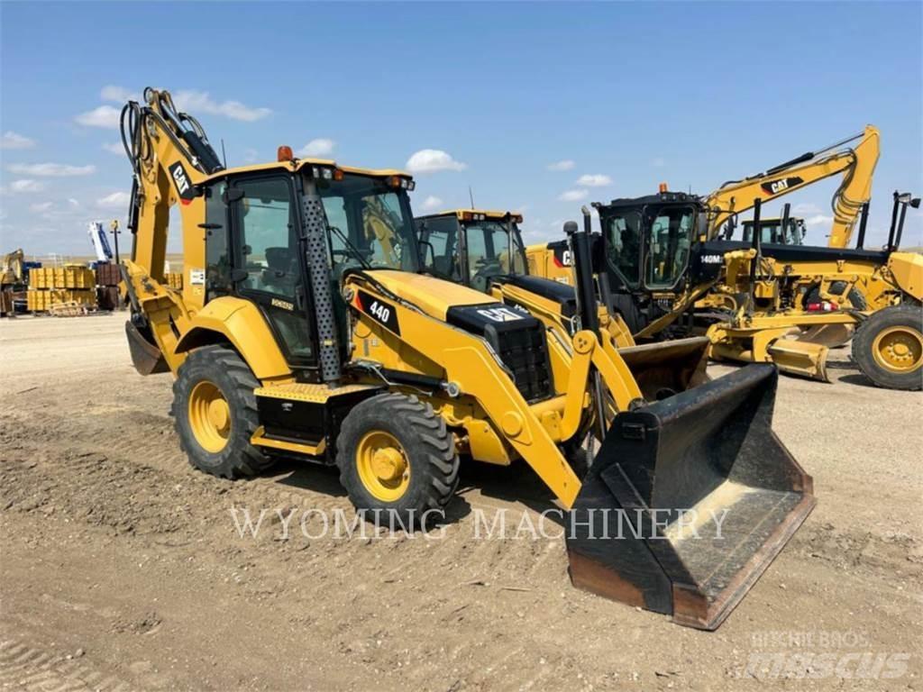 CAT 440 Rýpadlo-nakladače