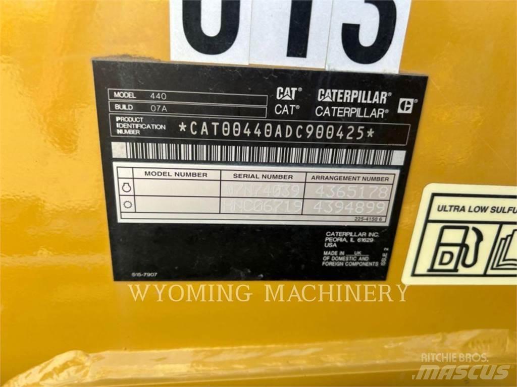 CAT 440 Rýpadlo-nakladače