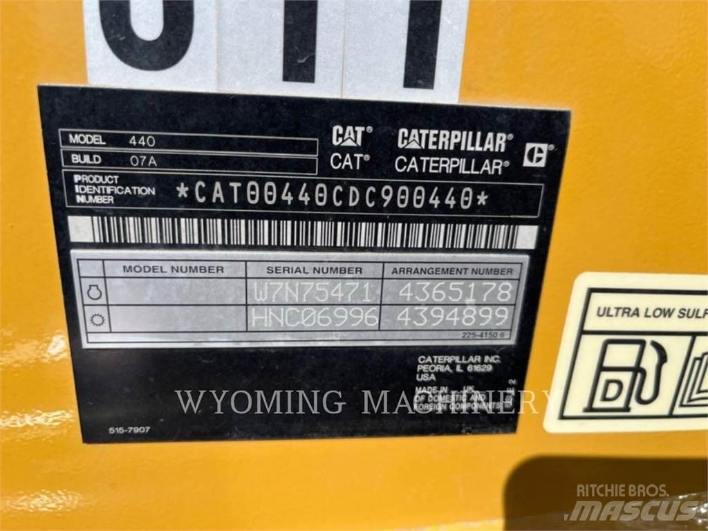 CAT 440 Rýpadlo-nakladače