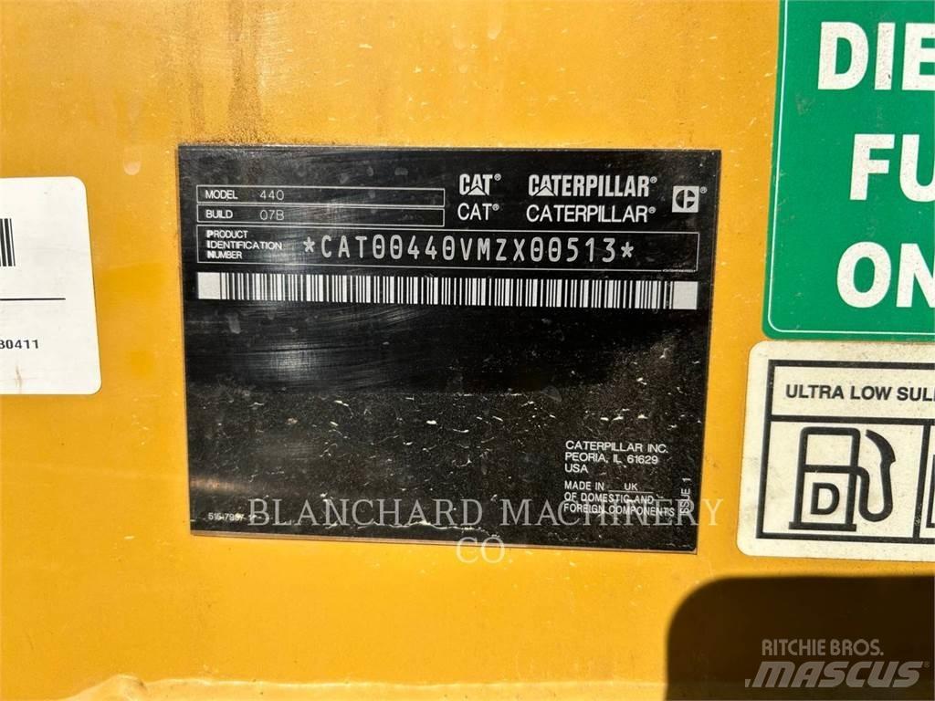 CAT 440 Rýpadlo-nakladače