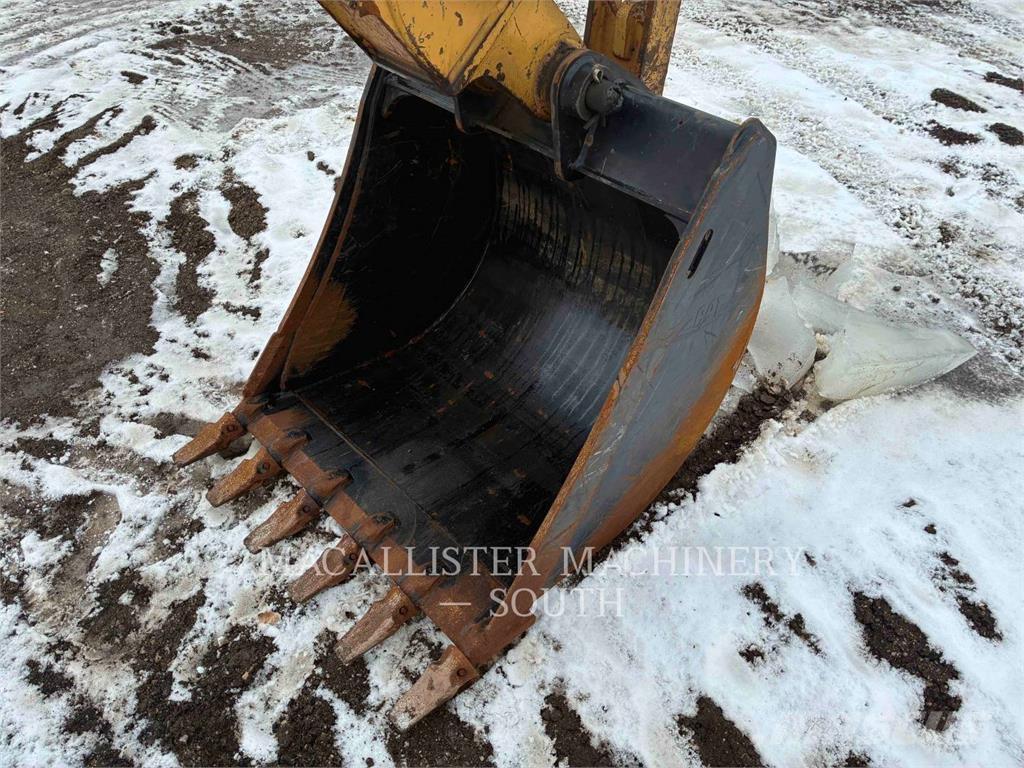 CAT 440 Rýpadlo-nakladače