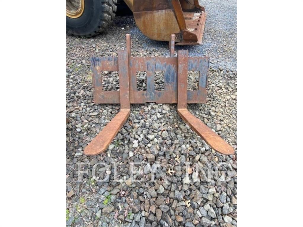 CAT 48 PALLET FORKS Vidlice