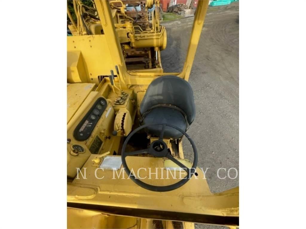 CAT 615 Skrejpry