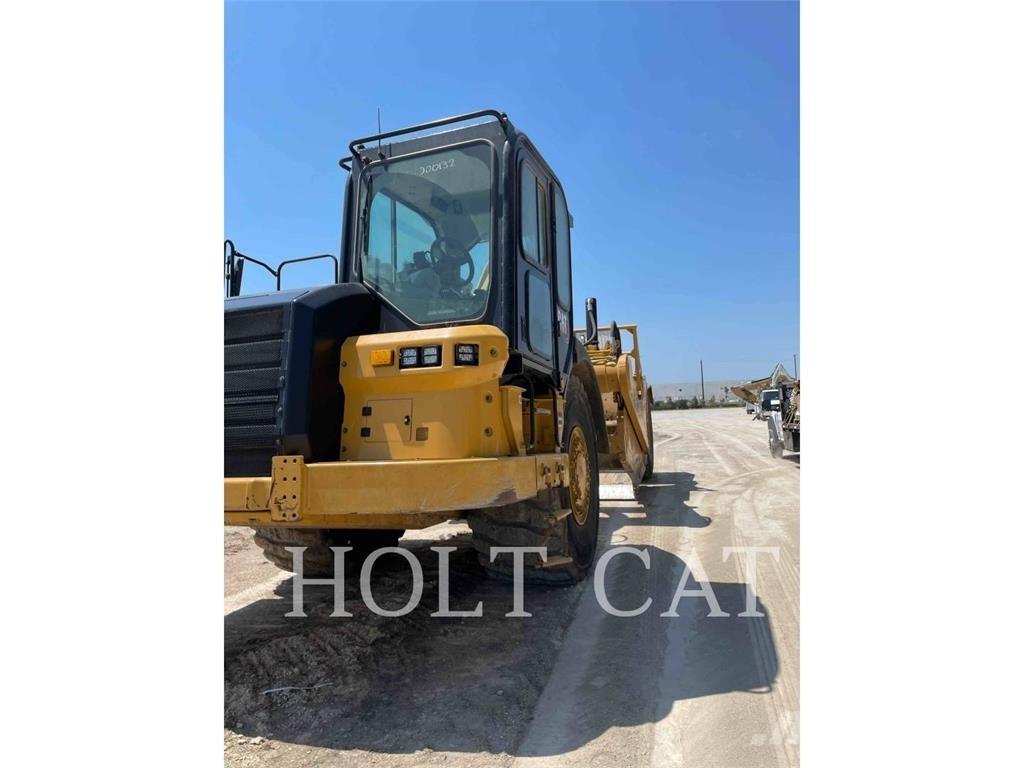 CAT 621 Skrejpry