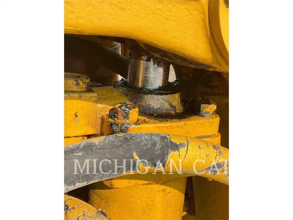 CAT 621B Skrejpry