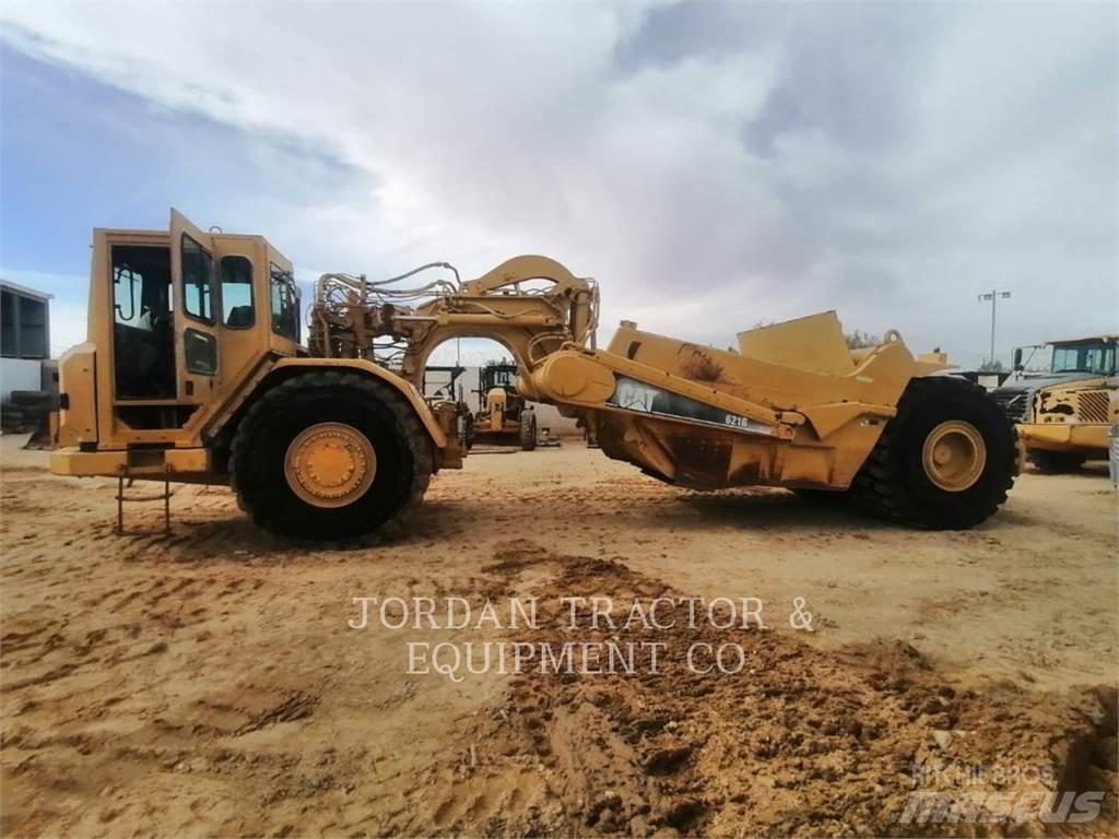 CAT 621G Skrejpry