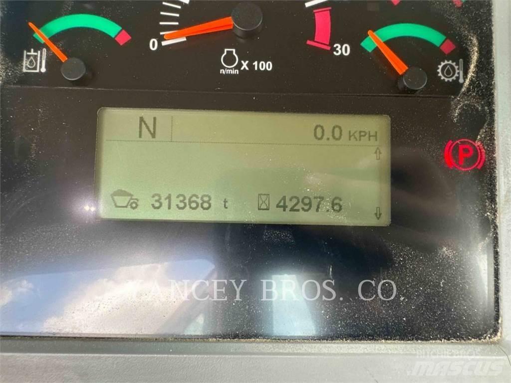 CAT 621K Skrejpry