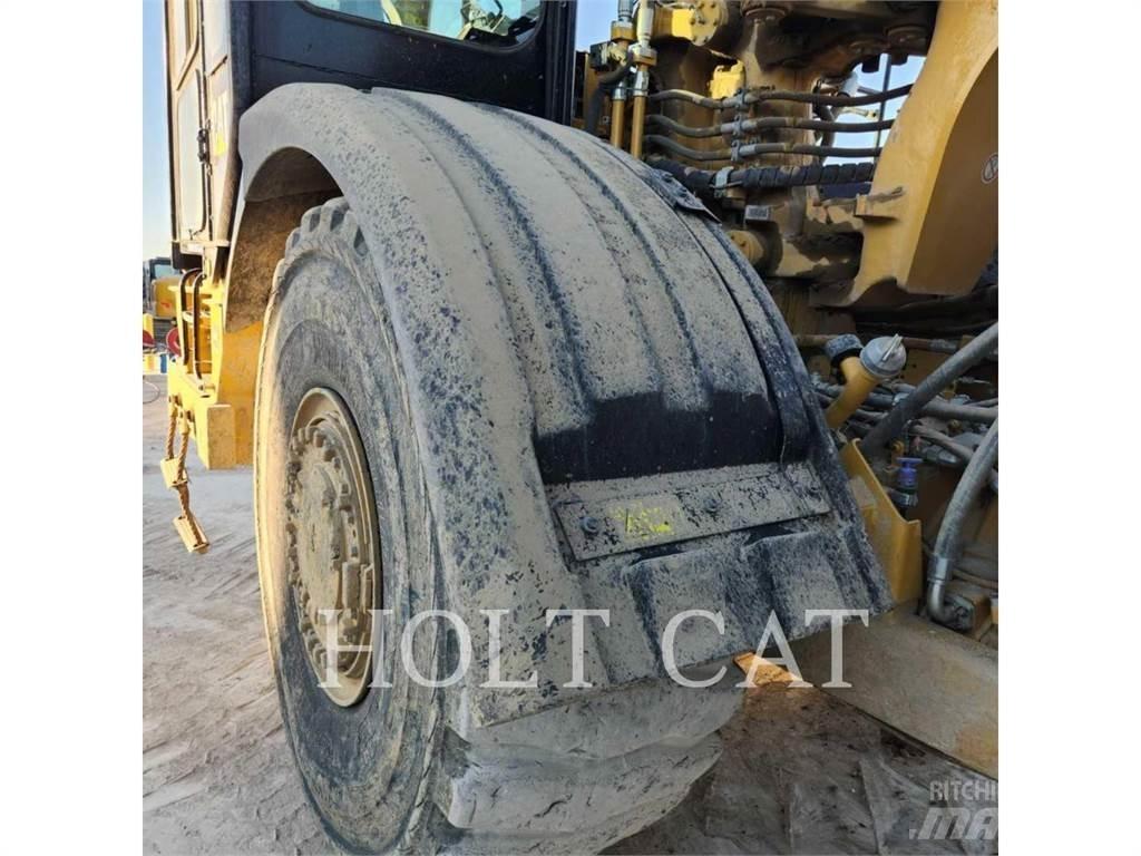 CAT 621K Skrejpry