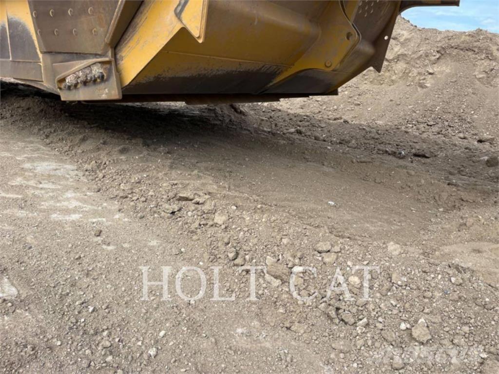 CAT 631 Skrejpry