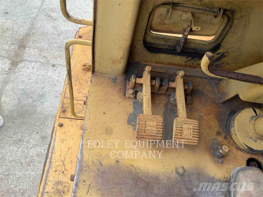 CAT 631D Skrejpry