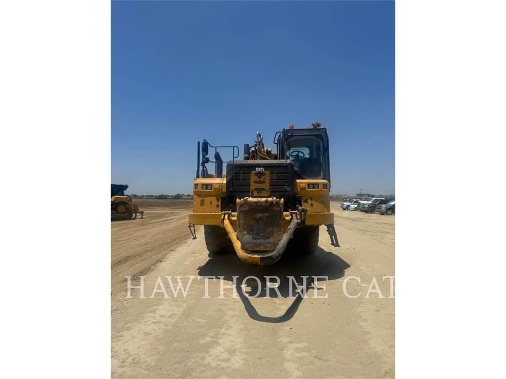 CAT 657 Skrejpry