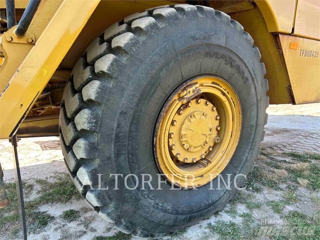 CAT 725C Kloubové dempry