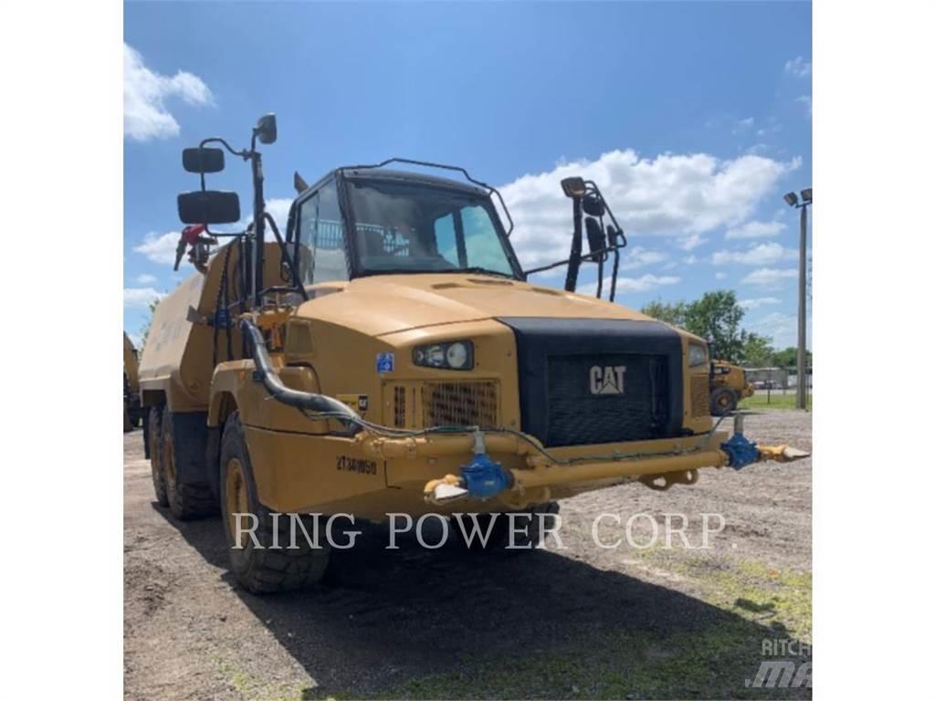 CAT 725C2WW Cisternové vozy