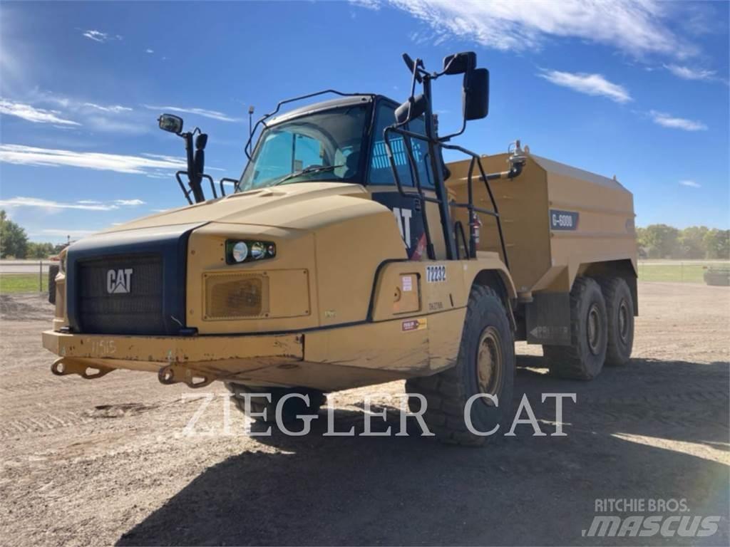 CAT 725CWT Cisternové vozy
