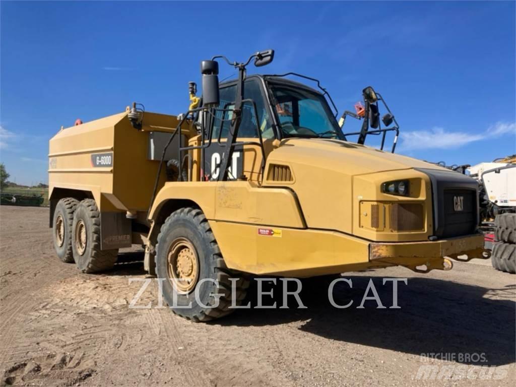 CAT 725CWT Cisternové vozy