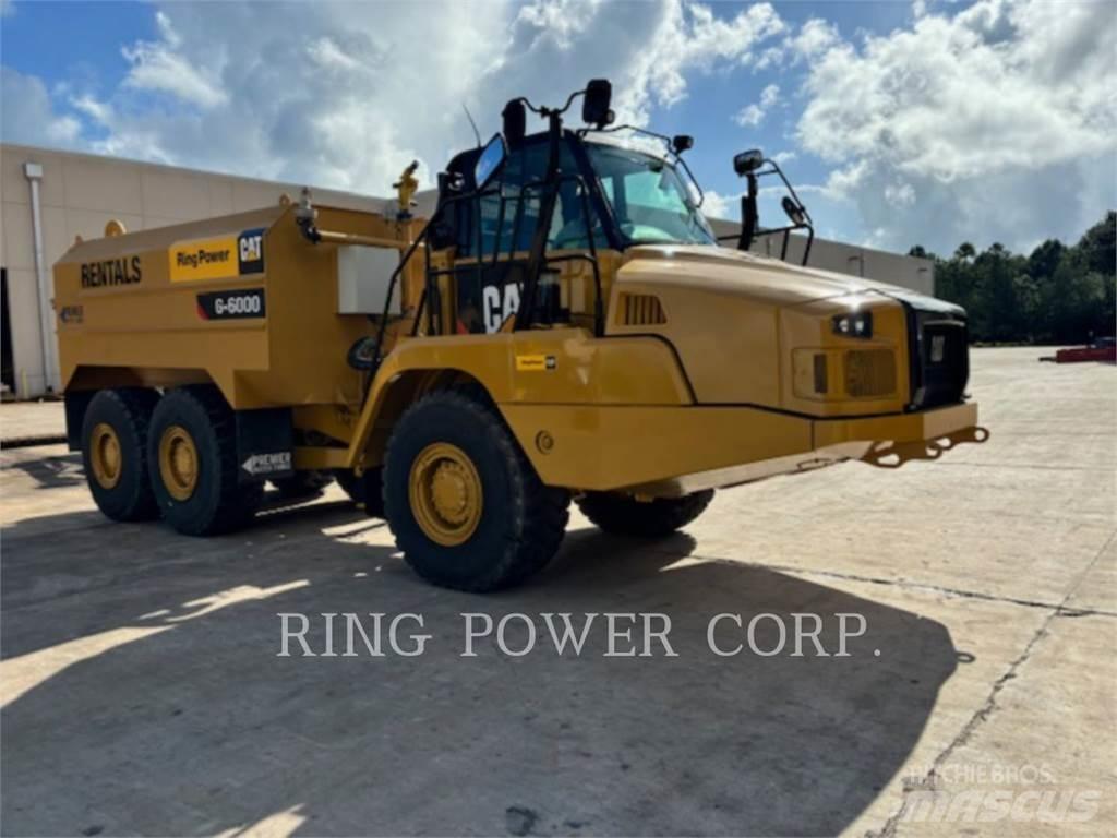 CAT 725CWW Cisternové vozy
