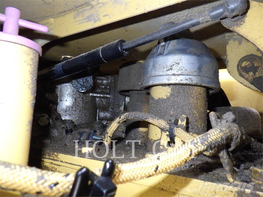 CAT 735 Kloubové dempry