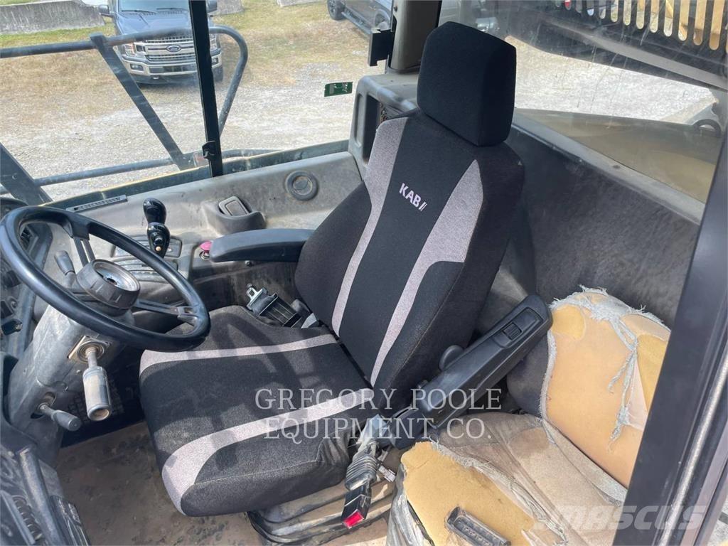 CAT 740 Kloubové dempry