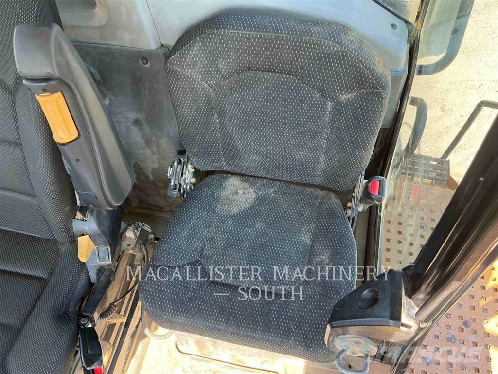 CAT 740 GC Kloubové dempry