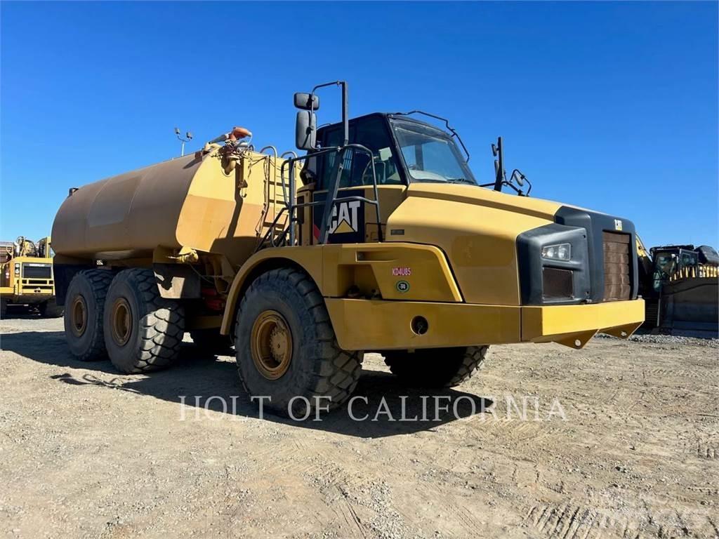 CAT 740B Cisternové vozy