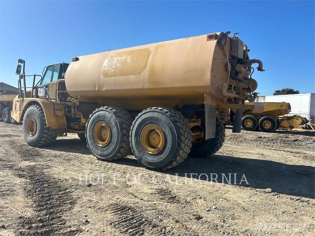 CAT 740B Cisternové vozy