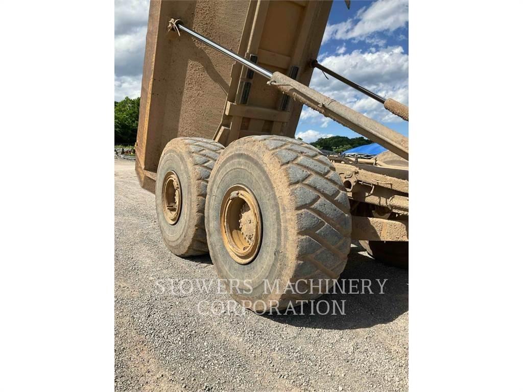 CAT 740B Kloubové dempry