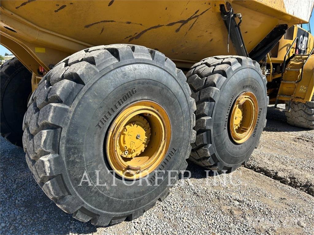 CAT 740B Kloubové dempry