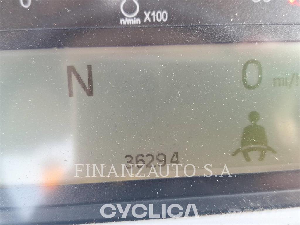 CAT 745 Kloubové dempry
