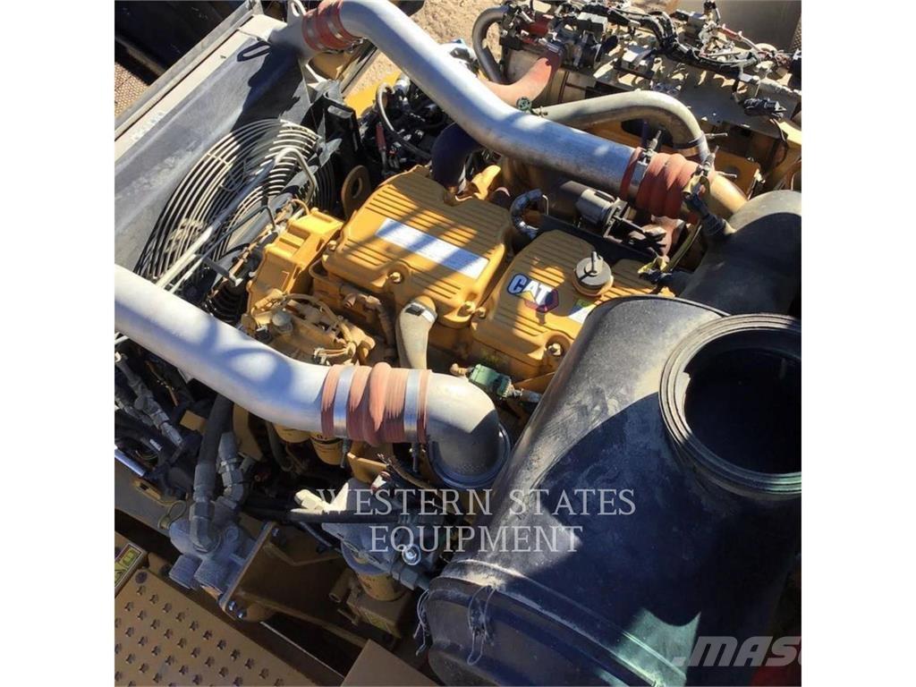 CAT 745 Kloubové dempry