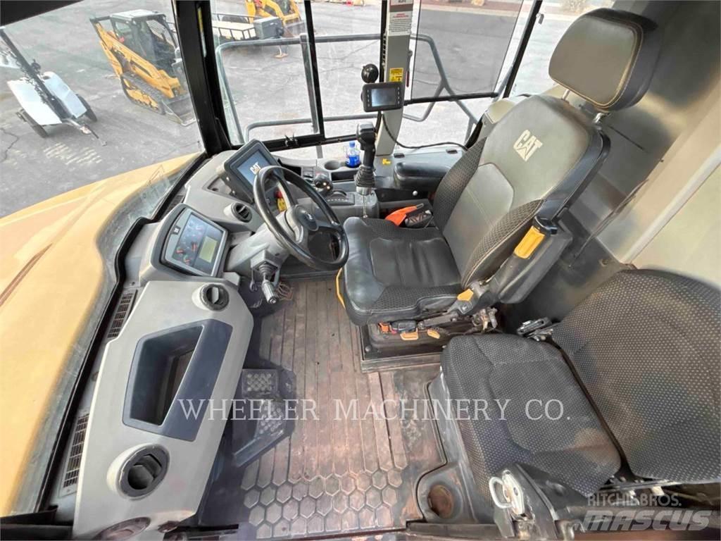 CAT 745 W/PAN Kloubové dempry