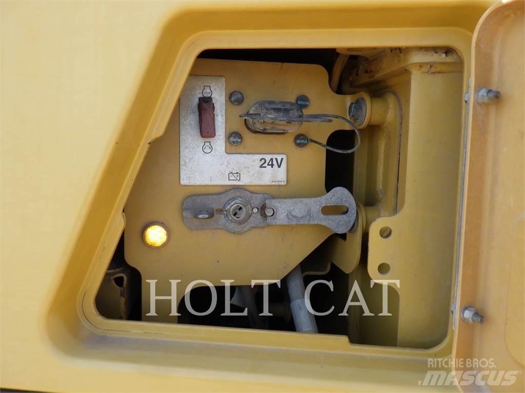 CAT 745C Kloubové dempry