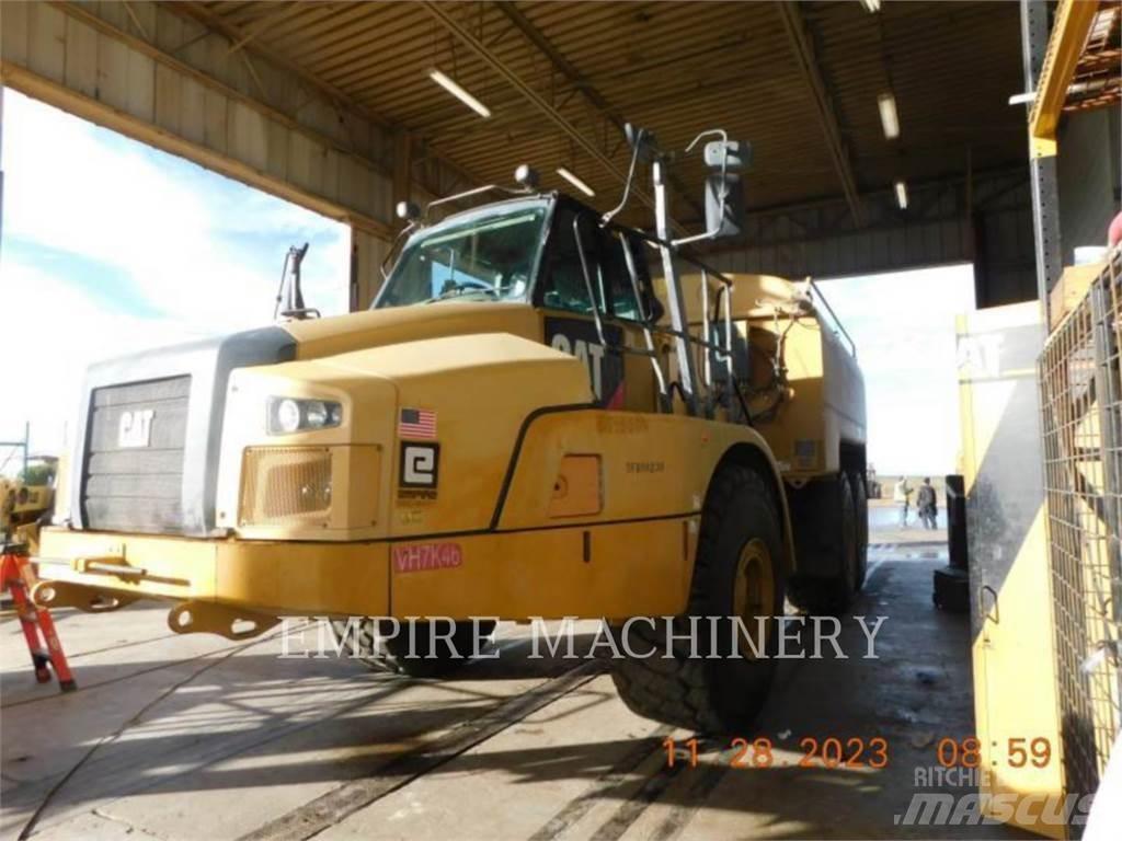 CAT 745C WT Cisterny na vodu