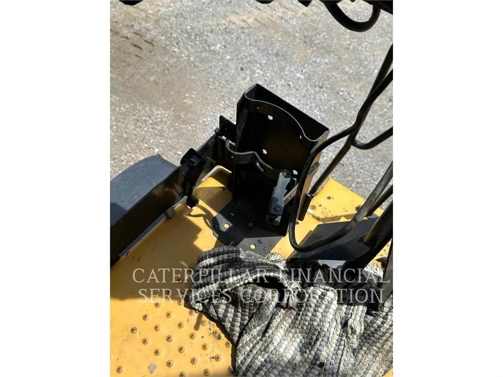CAT 772G Kloubové dempry