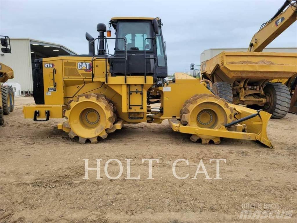 CAT 815 Půdní kompaktory