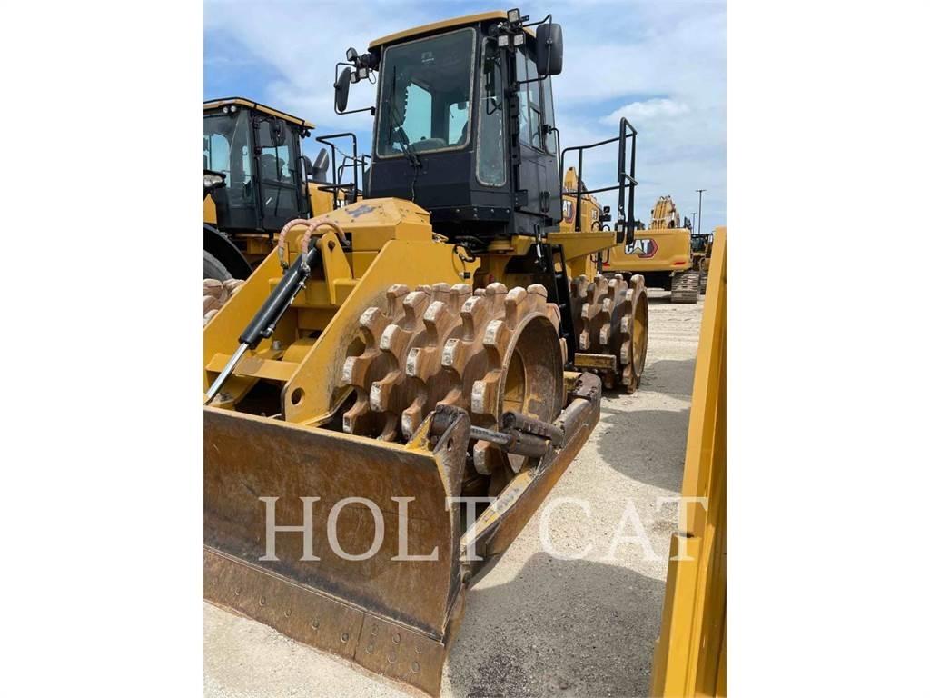 CAT 815 Půdní kompaktory