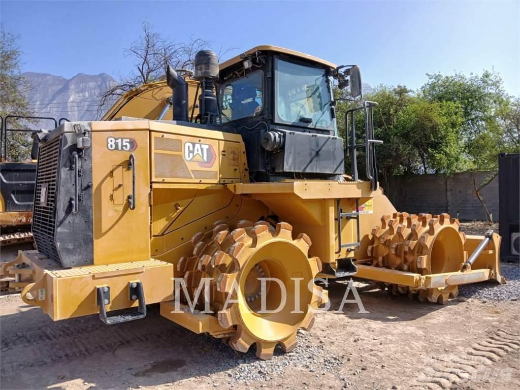 CAT 815 Půdní kompaktory