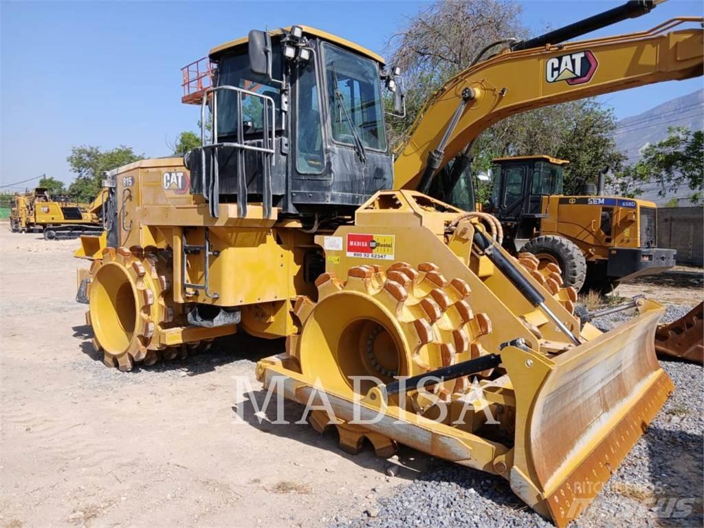 CAT 815 Půdní kompaktory