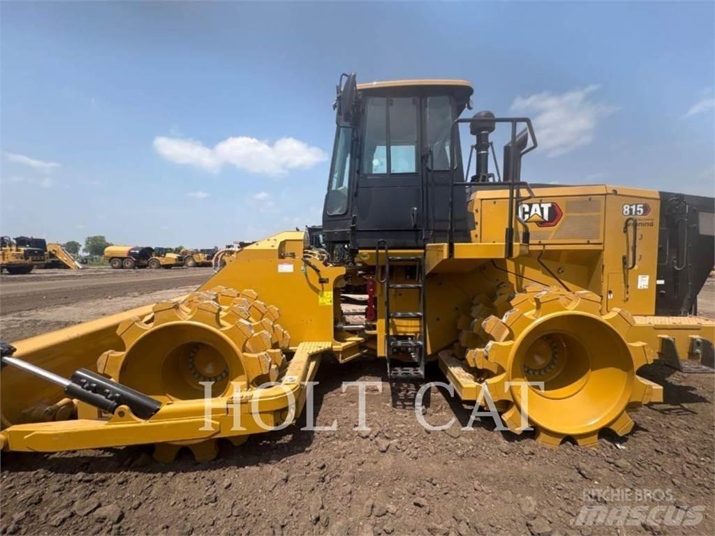CAT 815 Půdní kompaktory