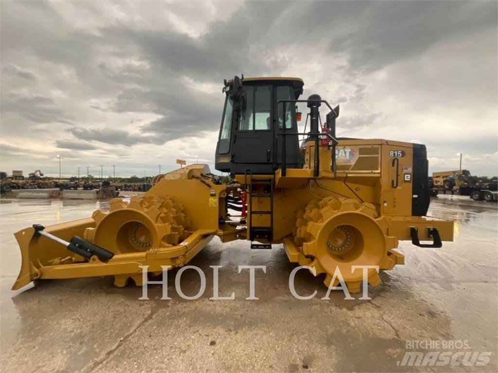 CAT 815 Půdní kompaktory
