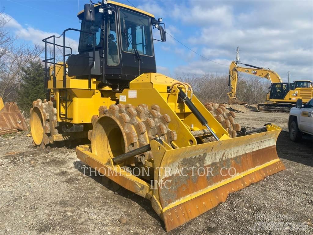 CAT 815 Půdní kompaktory