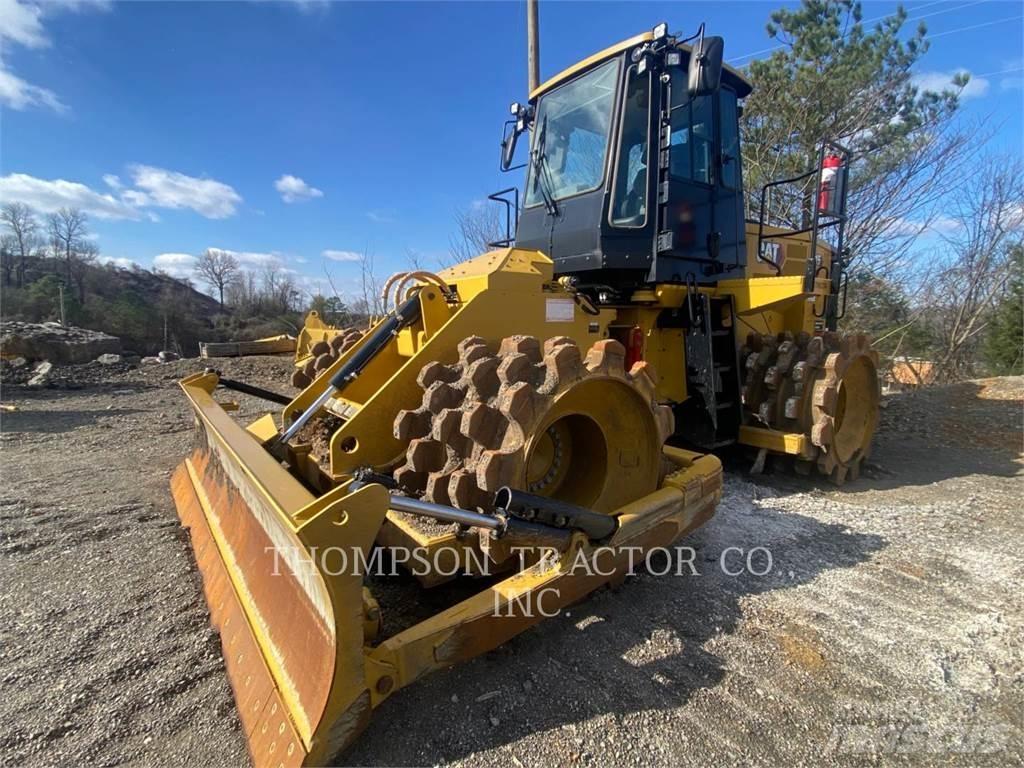 CAT 815 Půdní kompaktory